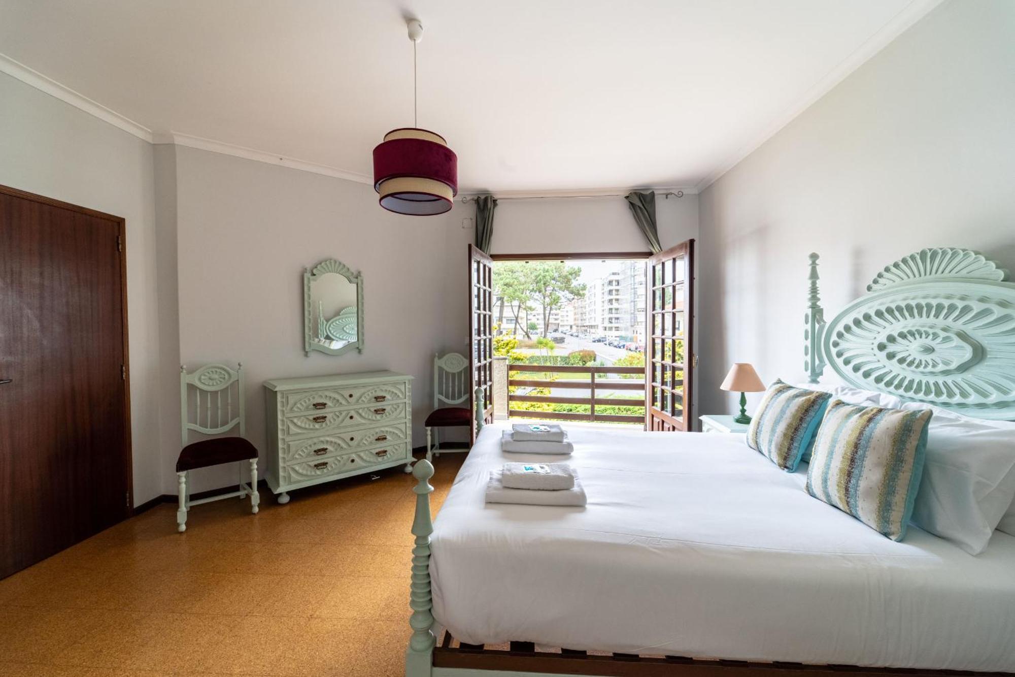 Amorosa Villa, 500M From The Beach By House And People Exterior photo
