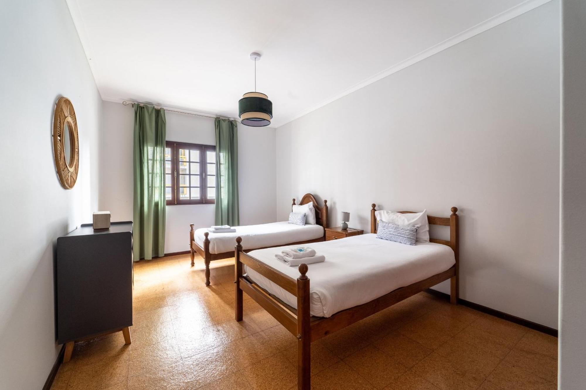 Amorosa Villa, 500M From The Beach By House And People Exterior photo