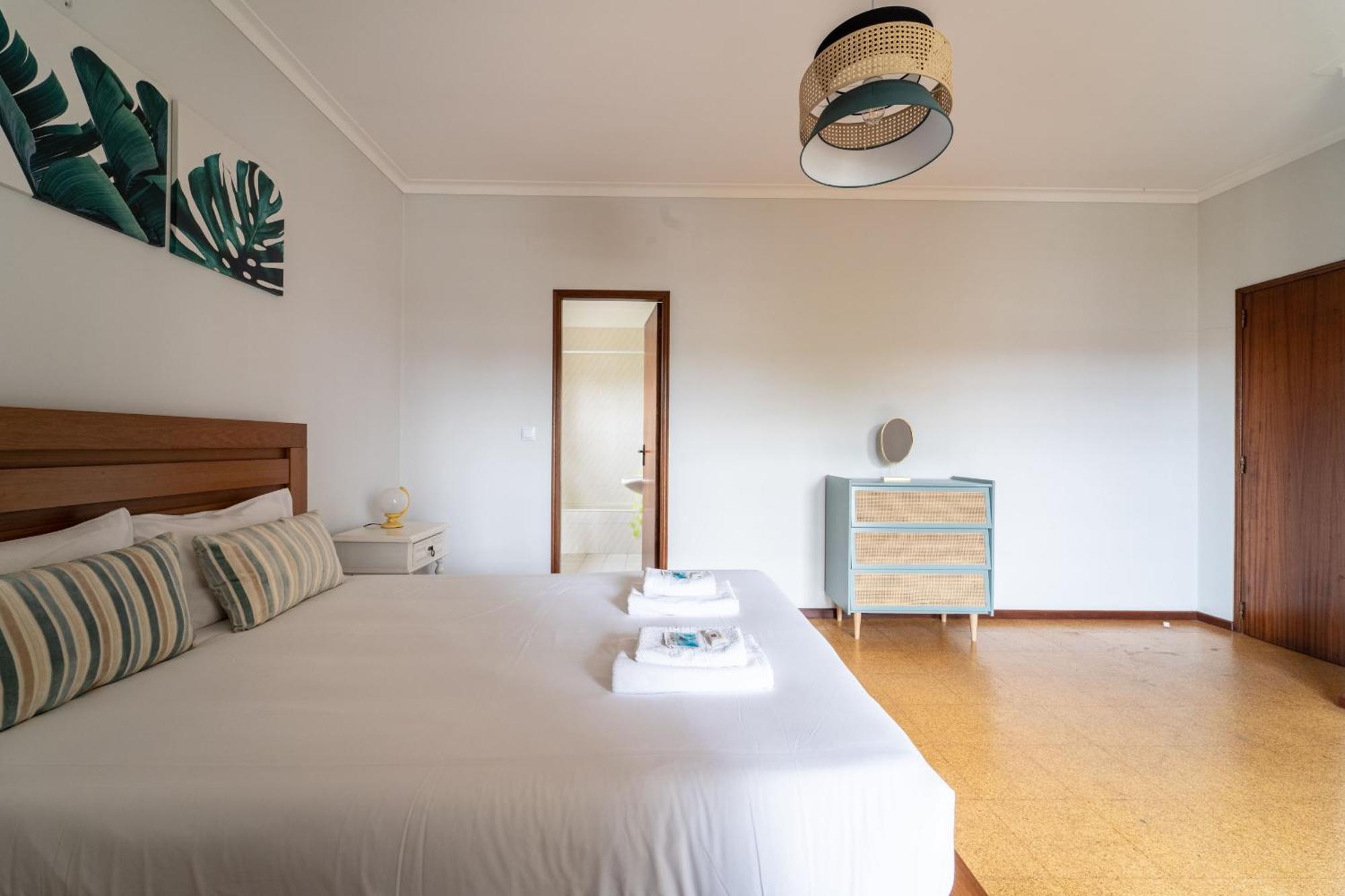 Amorosa Villa, 500M From The Beach By House And People Exterior photo