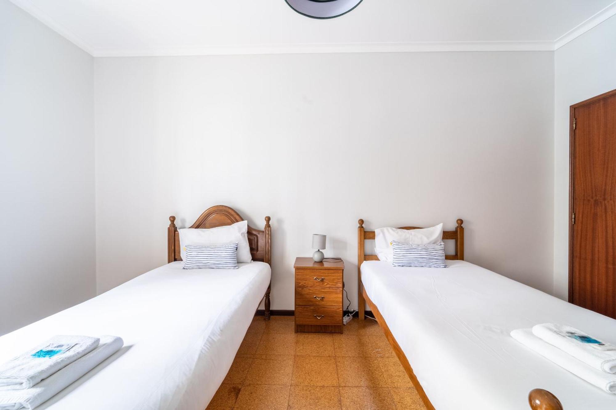 Amorosa Villa, 500M From The Beach By House And People Exterior photo
