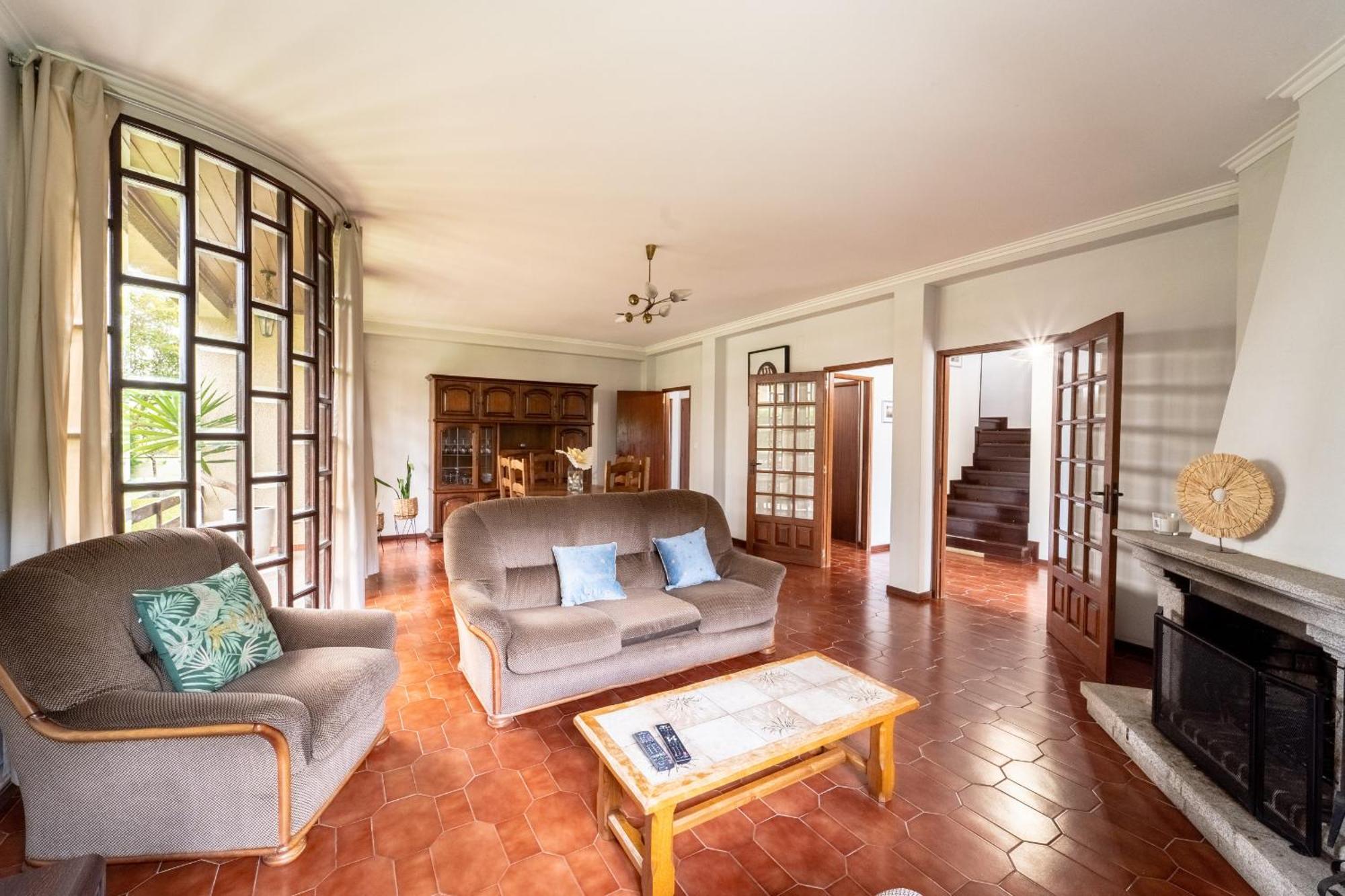 Amorosa Villa, 500M From The Beach By House And People Exterior photo