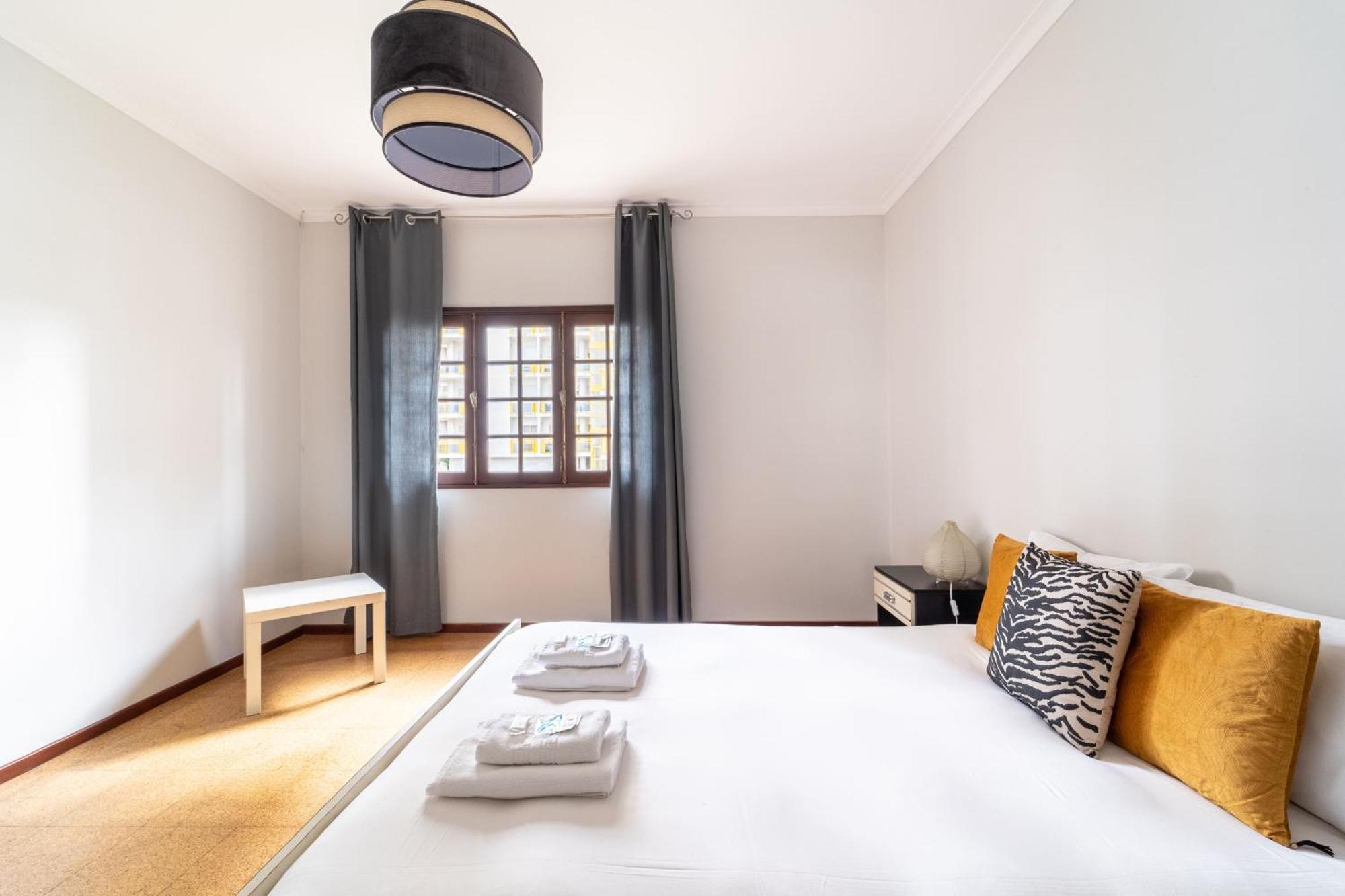 Amorosa Villa, 500M From The Beach By House And People Exterior photo