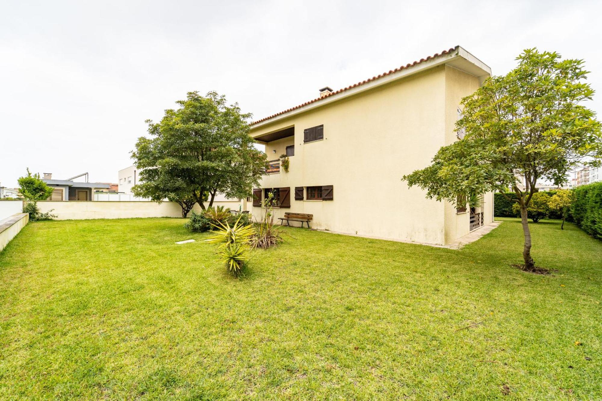 Amorosa Villa, 500M From The Beach By House And People Exterior photo