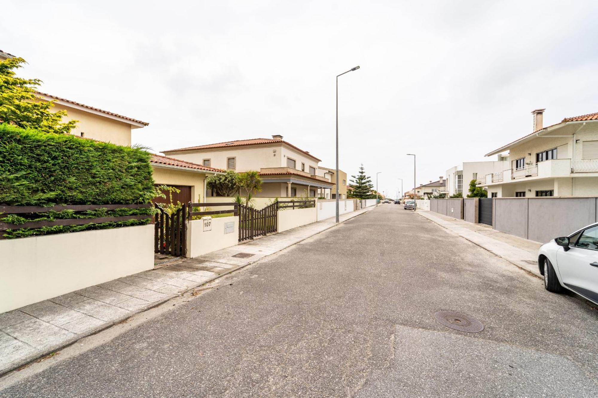 Amorosa Villa, 500M From The Beach By House And People Exterior photo