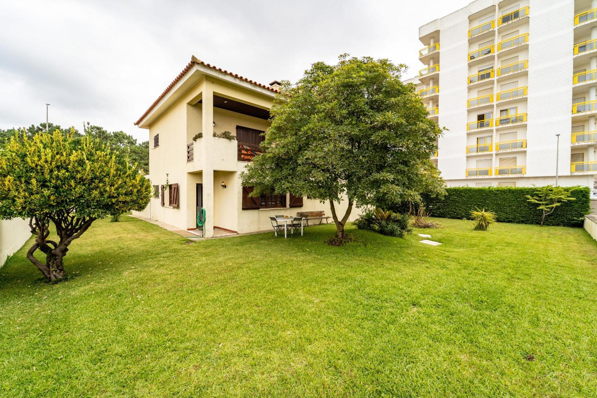 Amorosa Villa, 500M From The Beach By House And People Exterior photo